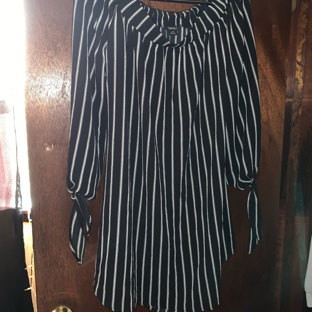 Cute off-the-shoulder dress💕